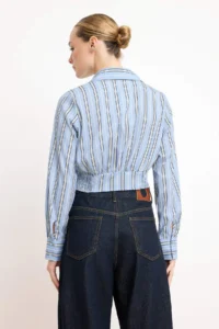 TRENDYOLMİLLA Mavi-Multicolored Striped Fitted Crop Shirt - Image 4