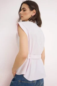 TRENDYOLMİLLA Pink Asymmetric Closure Fitted Shirt - Image 3