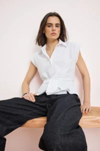 TRENDYOLMİLLA White Asymmetric Closure Fitted Shirt - Image 2