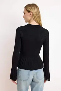 TRENDYOLMİLLA Black Openwork Detailed Fitted Knitwear Cardigan - Image 4