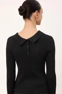 TRENDYOLMİLLA Black Wardrobe Essentials Double-Sided Wear Back Polo Shirt Collar Blouse Knitwear Cardigan - Image 4