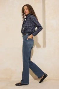 TRENDYOLMİLLA Mavi Regular Waist Less Flexible Flare flared leg jeans - Image 3