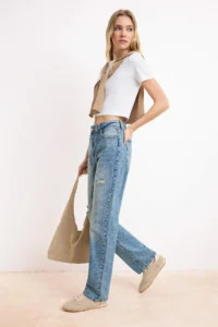 TRENDYOLMİLLA Mavi High Waist Ripped Straight jeans - Image 2
