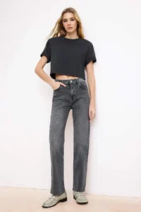 TRENDYOLMİLLA Black Cut Hem High Waist Less Flexible Straight Plain Cut jeans - Image 2