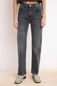 TRENDYOLMİLLA Black Cut Hem High Waist Less Flexible Straight Plain Cut jeans - Image 3