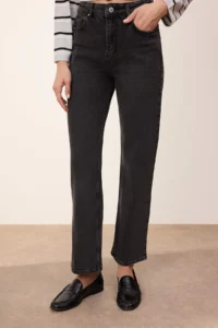 TRENDYOLMİLLA TRENDYOLMiLLA Wardrope Essentials Black High Waist Less Flexible Straight Plain Cut jeans