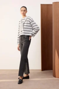 TRENDYOLMİLLA TRENDYOLMiLLA Wardrope Essentials Black High Waist Less Flexible Straight Plain Cut jeans - Image 3
