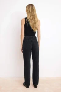 TRENDYOLMİLLA Black Regular Waist 100% Cotton Straight Plain Kesim jeans - Image 4