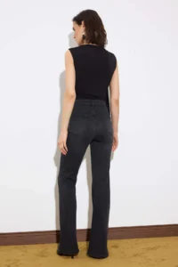 TRENDYOLMİLLA Limited Edition Black Shaping High Waist Ekstra Flexible Flare LONG Size jeans - Image 4
