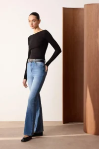TRENDYOLMİLLA TRENDYOLMiLLA Wardrope Essentials Blue Flowy High Waist Middle Flexible Flare jeans - Image 6