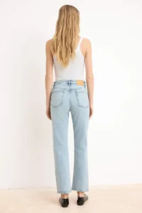 TRENDYOLMİLLA Premium Blue Special Material High Waist Less Flexible Mom jeans - Image 4
