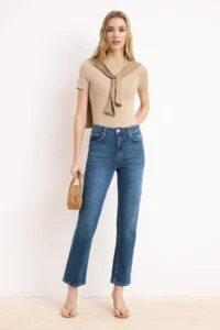 TRENDYOLMİLLA Premium Dark Blue Special Material High Waist Less Flexible Mom jeans