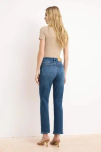 TRENDYOLMİLLA Premium Dark Blue Special Material High Waist Less Flexible Mom jeans - Image 4