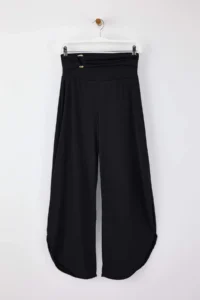 TRENDYOLMİLLA Black barrel Seasonal Elastic Accessory Detailed Regular Waist Flexible Knitting Pants - Image 5
