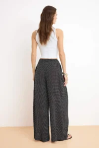 TRENDYOLMİLLA Black Polka Dot Viscose Rahat Bol Kesim Wide Leg/Wide Leg Pants - Image 4