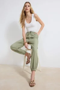TRENDYOLMİLLA Khaki Jogger Rahat Kesim Pants - Image 2