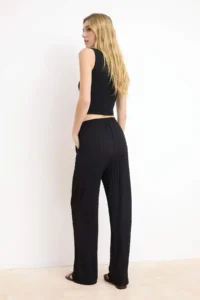 TRENDYOLMİLLA Black Wide Leg/Wide Leg Elastic textured Knitting Pants - Image 4