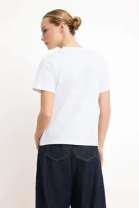 TRENDYOLMİLLA Ecru Slogan Regular/Normal Pattern Short Sleeve Tok 100% Cotton Knitting T-Shirt - Image 4