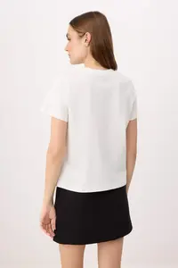 TRENDYOLMİLLA Ecru Regular/Normal Pattern Short Sleeve Embroidered Tok 100% Cotton Knitting T-Shirt - Image 4