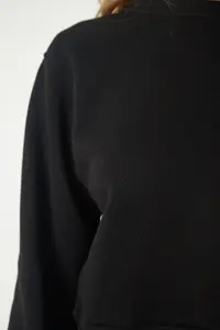Happiness İstanbul Women Black Fleece Crop Sweatshirt - Image 4