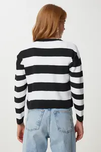 Happiness İstanbul Women's Black and White Stylish Buttoned Striped Knitwear Cardigan - Image 5