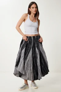 Happiness İstanbul Women's Black Wrinkle Effect Summer Parachute Skirt - Image 4