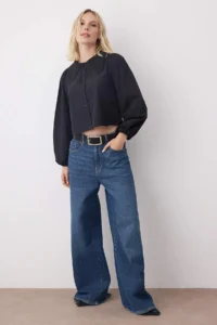 TRENDYOLMİLLA Black Boho Guipure Collar Detailed Lightweight Crop Shirt - Image 3