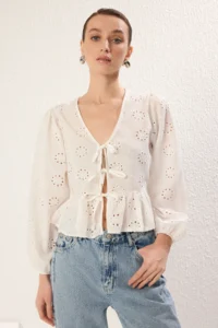 TRENDYOLMİLLA White embroidery Material Binding Detailed Regular Normal Pattern Weaving Shirt