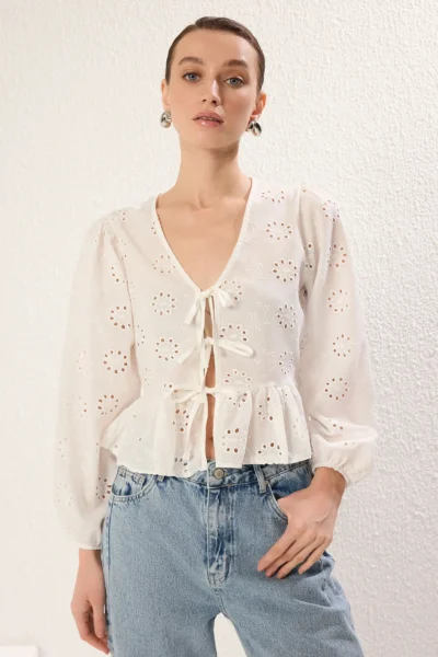 TRENDYOLMİLLA White embroidery Material Binding Detailed Regular Normal Pattern Weaving Shirt