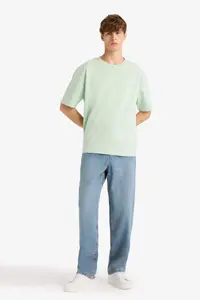 DeFacto Oversize Wide Fit Non-Iron Crew Neck Short Sleeved Basic Plain Heavy Fabric T-Shirt - Image 2