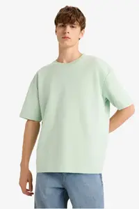 DeFacto Oversize Wide Fit Non-Iron Crew Neck Short Sleeved Basic Plain Heavy Fabric T-Shirt - Image 3