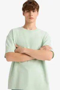 DeFacto Oversize Wide Fit Non-Iron Crew Neck Short Sleeved Basic Plain Heavy Fabric T-Shirt - Image 4