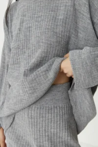TRENDYOLMİLLA Gray Wide Pattern Basic Fitted Knitwear Top and Bottom Set - Image 4