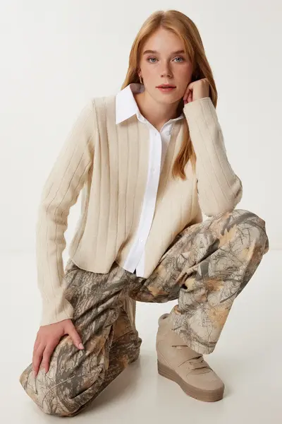 Happiness İstanbul Women's Cream Shirt Collar Contrast Knitwear Cardigan