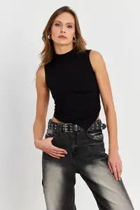 Cool & Sexy Women Black Sleeveless Crop Blouse - Image 2