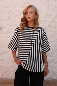 Trend Alaçatı Stili Black-White Crew Neck Stripe Patterned Bat Sleeve Sweatshirt