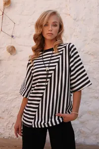 Trend Alaçatı Stili Black-White Crew Neck Stripe Patterned Bat Sleeve Sweatshirt - Image 3