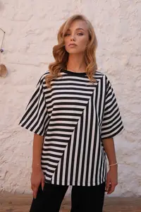 Trend Alaçatı Stili Black-White Crew Neck Stripe Patterned Bat Sleeve Sweatshirt - Image 4