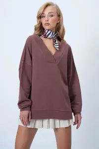 Trend Alaçatı Stili Brown V-Neck Double Breasted Oversized Sweatshirt - Image 4