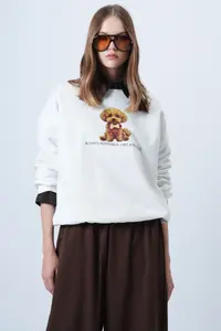 Trend Alaçatı Stili Women's Ecru Front Printed Oversized Cotton Sweatshirt ALC-X14651 - Image 7