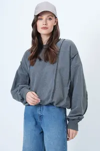 Trend Alaçatı Stili anthracite Stitching Detailed Oversized Design Sweatshirt - Image 2