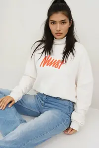 Trend Alaçatı Stili White Kabartma Printed Oversized Sweatshirt - Image 3