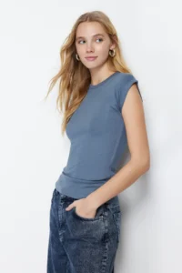 TRENDYOLMİLLA Open Anthracite Viscous/Soft Material Fitted/Flexible Knitting Blouse - Image 3