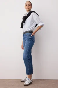 TRENDYOLMİLLA Light Blue High Waist Mom 100% Cotton Non-Stretch jeans - Image 3