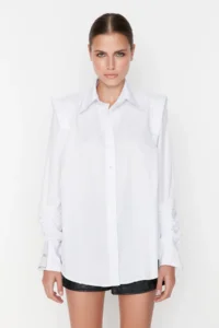 TRENDYOLMİLLA X Sagaza Studio White Ruffle Detailed Weaving Poplin Shirt - Image 4