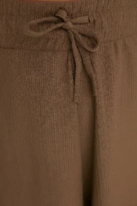 TRENDYOLMiLLA Brown Rahat Kesim Regular Waist Crepe/textured Knitting Shorts - Image 4