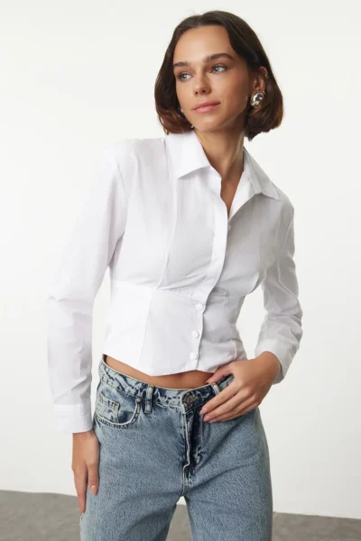 TRENDYOLMİLLA White Bele Oturan Fitted Pattern Weaving Shirt