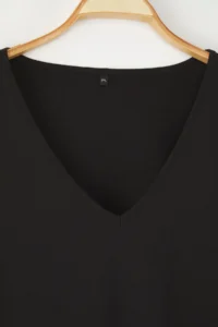 Trendyol Curve Black V-neck LONG Size Plus Size T-Shirt - Image 6
