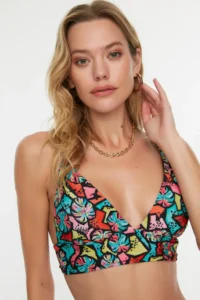 TRENDYOLMİLLA Geometric Patterned Triangle Covered Bikini Top