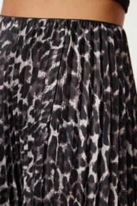 TRENDYOLMİLLA Dark Brown pleated Leopard Printed Flexible Knitting Skirt - Image 4
